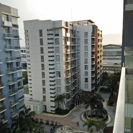 One Palm Tree Villas Manila Bagian luar foto