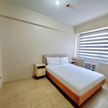 One Palm Tree Villas Manila Bagian luar foto