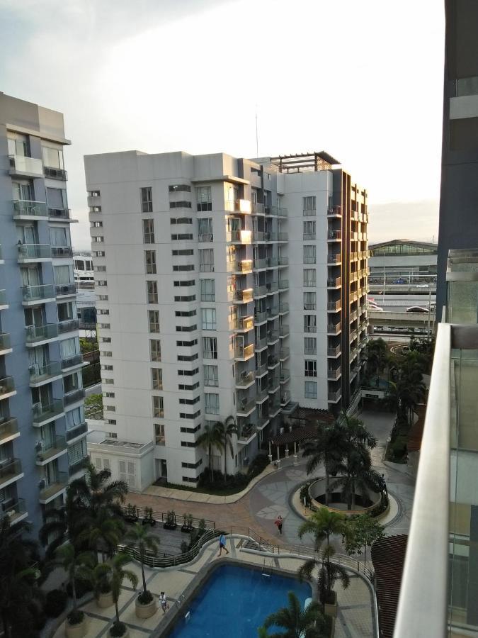 One Palm Tree Villas Manila Bagian luar foto