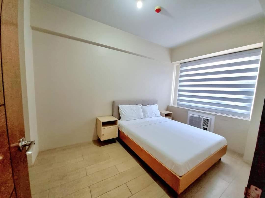 One Palm Tree Villas Manila Bagian luar foto